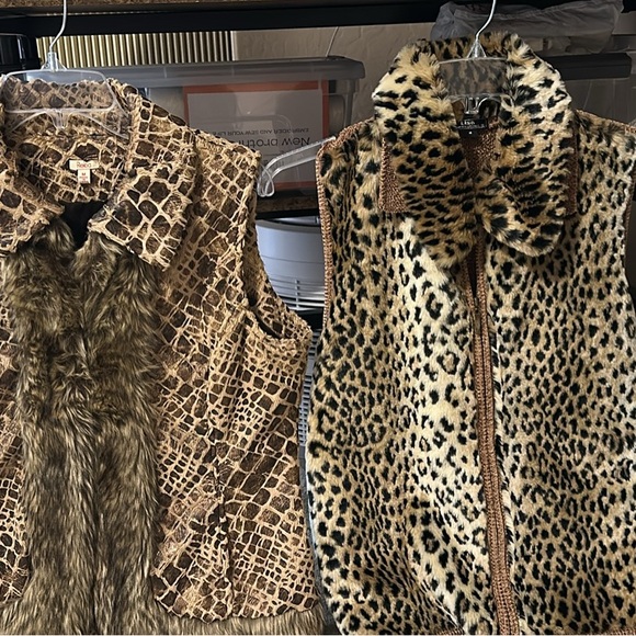 2 Women’s Animal Print Vests - Picture 4 of 6